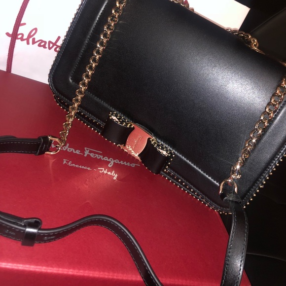 Meet your Posher! 🇮🇹💋 - Picture 4 of 4